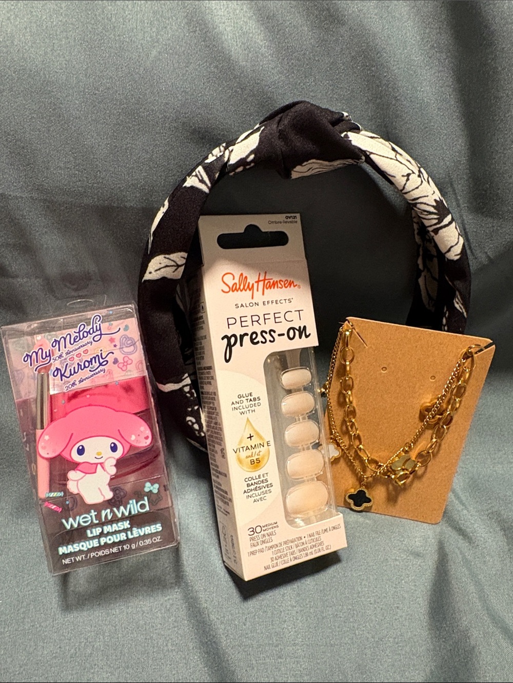 New 4 Pc Beauty Bundle Headband Nails Lip Mask & Necklace